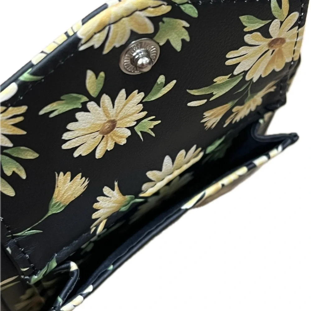 Small Trifold Wallet Yellow Daisy prints by No Bo - Picture 3 of 6